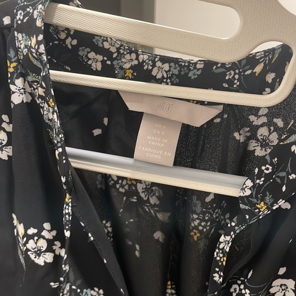 H&M dress - Picture 5 of 5